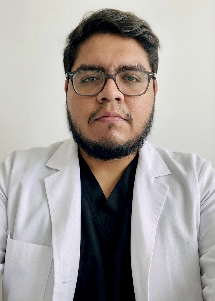 Retrato del Dr. Gid Helaman Robles Leyva con bata blanca